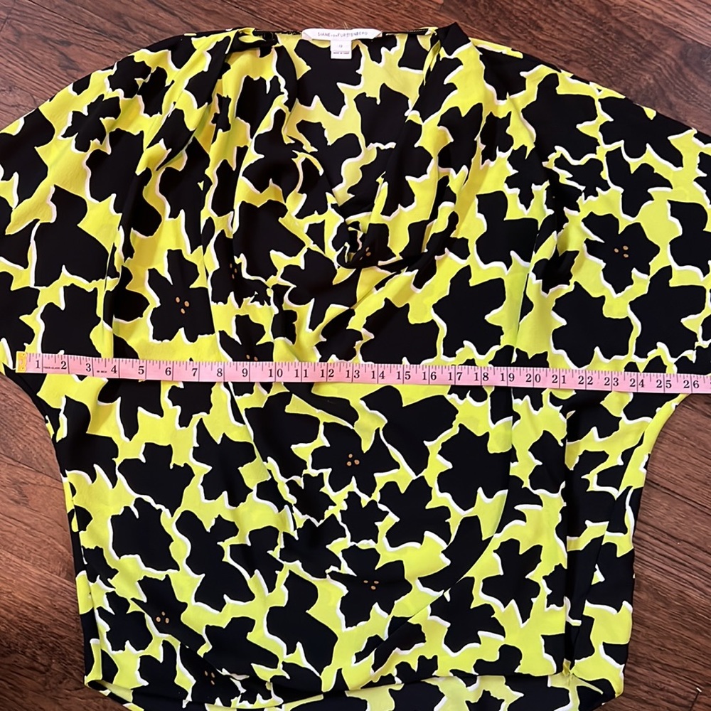 Diane Von Furstenberg Silk Blouse with Drape Neck Theresa Print Dolman Sleeve - Picture 7 of 12